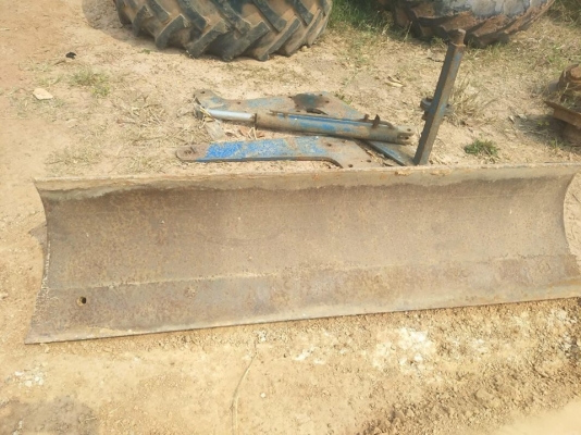 ขายใบมีดและคานล่างรถ45แรง