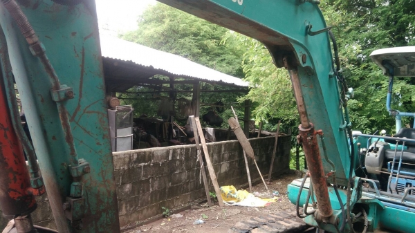 รถขุดKOMATSU PC40-7 คอสไลท มีลายแยค ทำงานได้ทุกระบบ เครื่องปั้มเดิม อยุ่ขอนแก่น ราคา245,000บ. สนใจ 0835601591