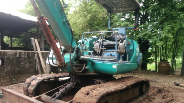 รถขุดKOMATSU PC40-7 คอสไลท มีลายแยค ทำงานได้ทุกระบบ เครื่องปั้มเดิม อยุ่ขอนแก่น ราคา245,000บ. สนใจ 0835601591