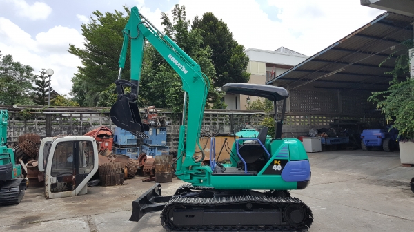 ขาย รถขุด KOMATSU รุ่น PC40-7 มือสองญี่ปุ่น แทรกเหล็ก สลัก บูทเอวแน่น 100\% สวยพร้อมใช้งาน มือถือ 0818753444 ขาย รถขุด KOMATSU รุ่น PC40-7 มือสองญี่ปุ่น แทรกเหล็ก สลัก บูทเอวแน่น 100\% สวยพร้อมใช้งาน มือถือ 0818753444
