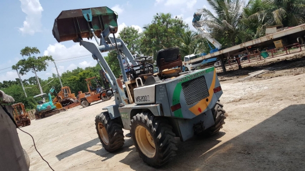 ขายรถตักล้อยาง MITSUBISHI WS200 G เกียร์ทอร์ค เลี้ยวเอว เอวอ่อน สินค้าเก่านอกเช็คพร้อมใช้งาน