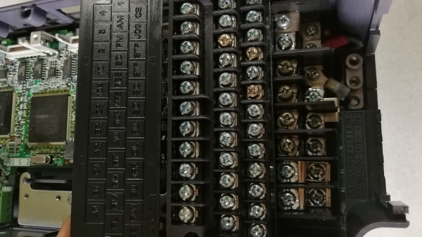 อินเวอร์เตอร์1แรง220vออก3สายมิตซูมือสองสถาพดี