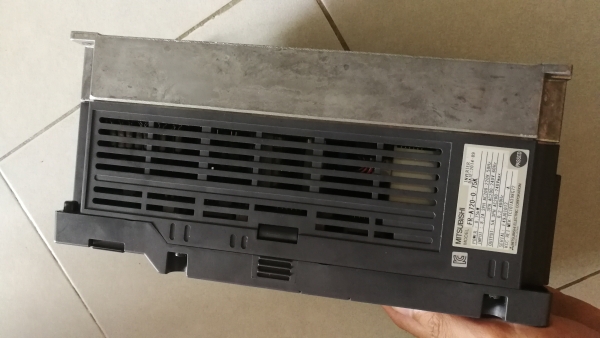 อินเวอร์เตอร์1แรง220vออก3สายมิตซูมือสองสถาพดี