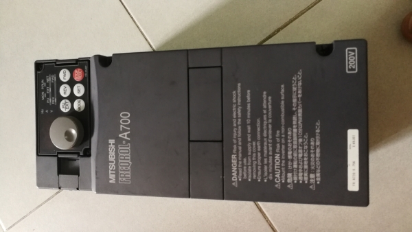 อินเวอร์เตอร์1แรง220vออก3สายมิตซูมือสองสถาพดี