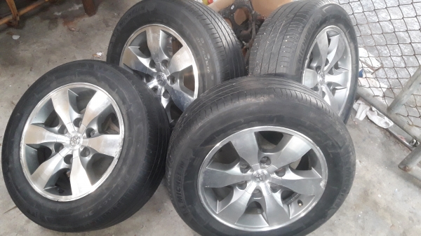 ขายแม็กพร้อมยาง ขอบ16 ครับ 3000ครับ