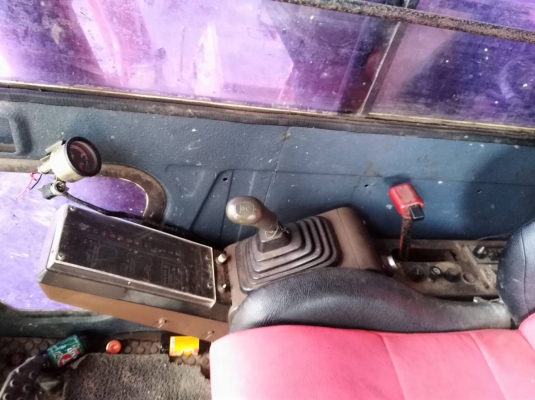 ขายด่วน HITASHI EX120-1สภาพสวยพร้อมลงงาน เครื่องปั้มดี โซ่ช่วงล่างดี เอกสารสัญญาซื้อขาย สนใจสอบถาม 093 0764943 คุณ ตั้ม