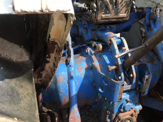 ขายฟอด3สูบ4x4เครื่องแน่นเกียดีเข้าง่ายมากๆคานคาราโร่หางcmt