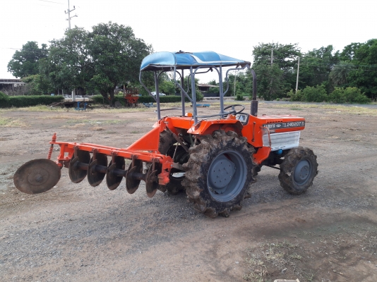 ขอขายรถไถ L2402 2เพลาสภาพสวยพร้อมผาน5 พร้อมใช้งานครับ สนใจติดต่อ 0819717099 ผอ.ภัทรพงษ์