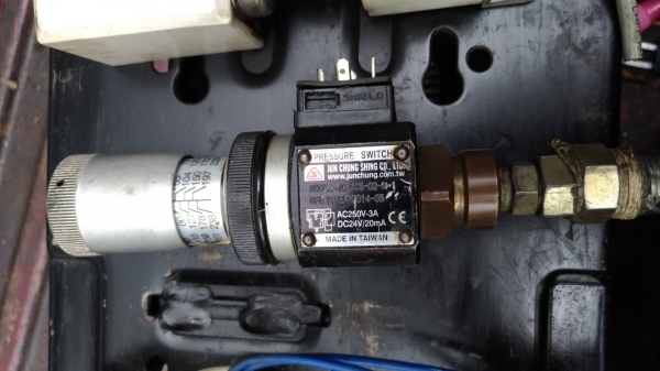 เพลชเชอร์สวิทย์ควบคุมและปรับแรงดัน