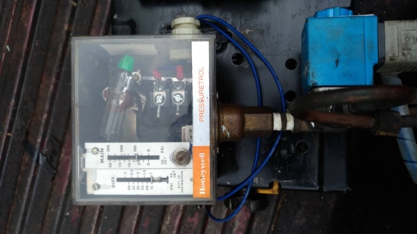 เพลชเชอร์สวิทย์ควบคุมและปรับแรงดัน