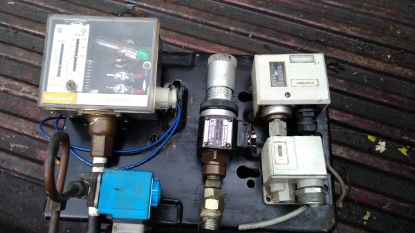 เพลชเชอร์สวิทย์ควบคุมและปรับแรงดัน