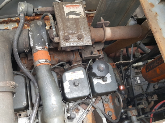 ขายเครื่อง KOMUTSU S4D102E เทอร์โบ  สองพันกว่า ชั่วโมง