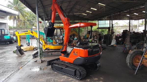 ขาย รถขุด HITACHI รุ่น EX35 มือสองญี่ปุ่น แทรกเหล็ก สลัก บูทเอวแน่น 100\% สวยพร้อมใช้งาน มือถือ 0818753444