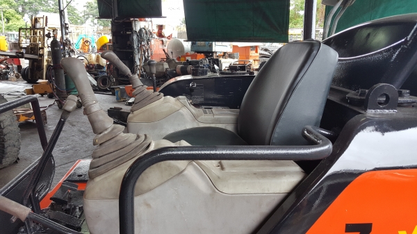 ขาย รถขุด HITACHI รุ่น EX35 มือสองญี่ปุ่น แทรกเหล็ก สลัก บูทเอวแน่น 100\% สวยพร้อมใช้งาน มือถือ 0818753444