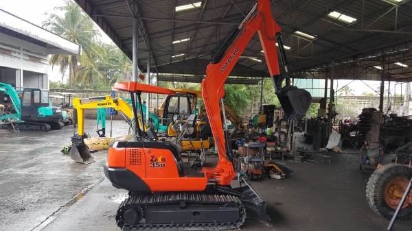 ขาย รถขุด HITACHI รุ่น EX35 มือสองญี่ปุ่น แทรกเหล็ก สลัก บูทเอวแน่น 100\% สวยพร้อมใช้งาน มือถือ 0818753444