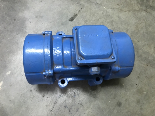 ขายมอเตอร์สั่น-เขย่า Inline 0.5HP. 380V สภาพสวย(ทำสีใหม่) หมุนนิ่มสั่นแรง พร้อมใช้งาน ขายมอเตอร์สั่น-เขย่า Inline 0.5HP. 380V สภาพสวย(ทำสีใหม่) หมุนนิ่มสั่นแรง พร้อมใช้งาน