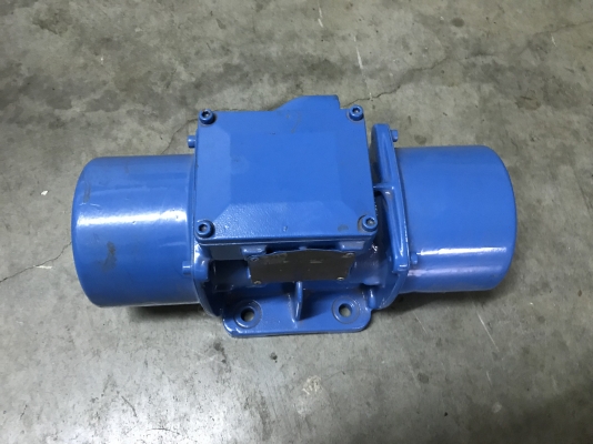 ขายมอเตอร์สั่น-เขย่า Visam 0.2Kw 380V made in Italy สภาพสวย(ทำสีใหม่) หมุนนิ่ม สั่นแรง พร้อมใช้งาน