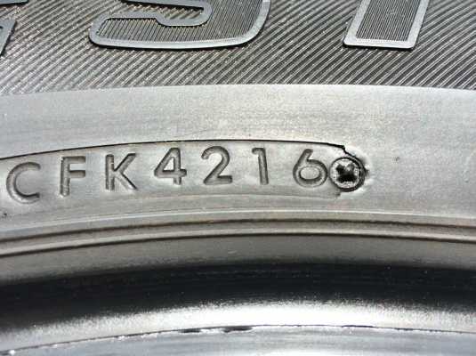 ยาง Bridgestone 265 60 18 ปลายปี16 ดอกเต็ม ไม่มีปะ ใช้ยาว ราคาไม่แพง