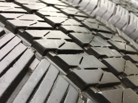 ยาง Bridgestone 265 60 18 ปลายปี16 ดอกเต็ม ไม่มีปะ ใช้ยาว ราคาไม่แพง