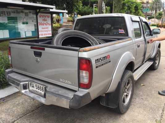 ยาง Bridgestone 265 60 18 ปลายปี16 ดอกเต็ม ไม่มีปะ ใช้ยาว ราคาไม่แพง