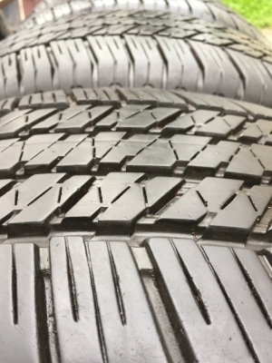 ยาง Bridgestone 265 60 18 ปลายปี16 ดอกเต็ม ไม่มีปะ ใช้ยาว ราคาไม่แพง