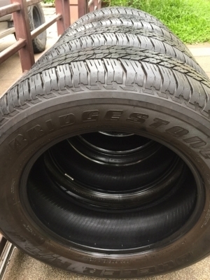 ยาง Bridgestone 265 60 18 ปลายปี16 ดอกเต็ม ไม่มีปะ ใช้ยาว ราคาไม่แพง