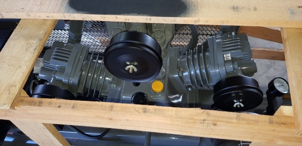 ปั้มลม 3 หัว มอเตอร์ 4 แรง ไฟ 220 v ถัง 200 ลิตร พร้อมใช้งาน