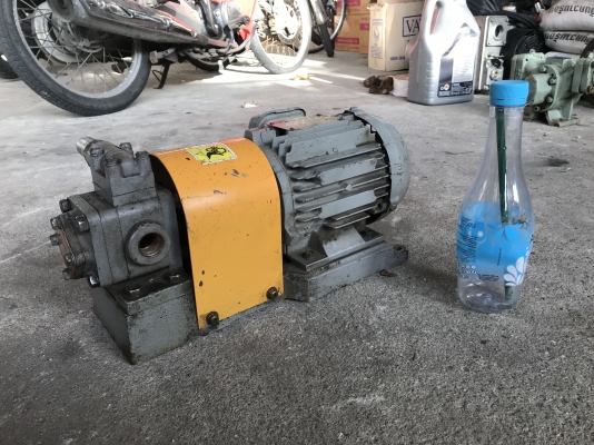 ขายปั๊มน้ำมัน Trocho motor pump KSP มอเตอร์ 0.4Kw. 380V made in Japan พร้อมแท่น สภาพสวย หมุนนิ่ม พร้อมใช้งาน ราคา 3,000 บาท