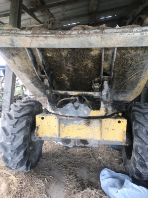 ขายด่วน รถดั้มเปอร์ นำเข้าใช้งานครั้งเดียว เครื่อง perkin เกียร์ทอร์ค มีสโล พร้อมเกียร์ทด ขับเคลื่อน 4ล้อ ระบบ กะบะเทของเป็นจานหมุนได้รอบ ใช้งานได้ทุกสภาวะ ขาย 220000 บาท