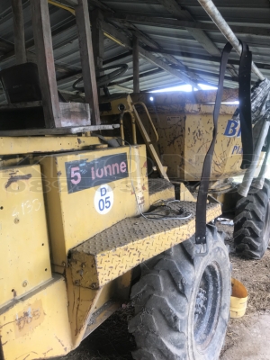 ขายด่วน รถดั้มเปอร์ นำเข้าใช้งานครั้งเดียว เครื่อง perkin เกียร์ทอร์ค มีสโล พร้อมเกียร์ทด ขับเคลื่อน 4ล้อ ระบบ กะบะเทของเป็นจานหมุนได้รอบ ใช้งานได้ทุกสภาวะ ขาย 220000 บาท