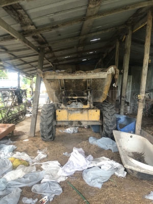 ขายด่วน รถดั้มเปอร์ นำเข้าใช้งานครั้งเดียว เครื่อง perkin เกียร์ทอร์ค มีสโล พร้อมเกียร์ทด ขับเคลื่อน 4ล้อ ระบบ กะบะเทของเป็นจานหมุนได้รอบ ใช้งานได้ทุกสภาวะ ขาย 220000 บาท