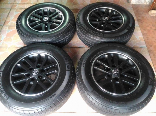 ล้อแม็ก Toyota Vigo Champ ขอบ 17 ทำสีดำด้านปัดขอบมา พร้อมยาง Michelin 265 65 17 ผลิตปี 2014 ยางสวย ดอกหนามากๆ  ขายถูกๆ ทั้งชุด 7900.- พร้อมน็อตแท้ 1 ชุด *** ใส่ฟรี รับเทิร์น รับบัตรเครดิตทุกธนาคาร ส่งทั่วไทย ***