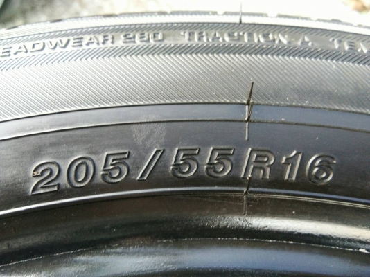ขายยาง 205/55R16 YOKOHAMA ปี17 ดอกยางหนาสวยสดไม่ร้าวไม่มีปะ ชุดละ 3200 บาท