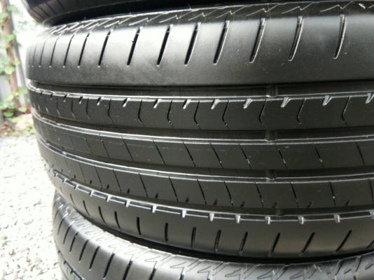 ขายยาง 215/55R17 บริดจสโตน อีโคเปีย อีพี300 ปี17 ดอกยางเต็มสดเท่ากันไม่ร้าวไม่กินข้างไม่มีปะใช้งานน้