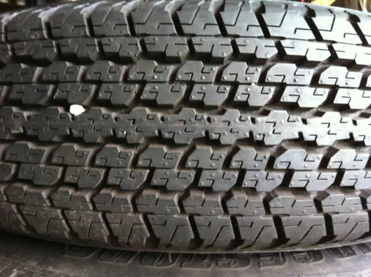 บริสโตน205r16 #ชุด4เส้น1400บ.ยางใหม่1เส้น.ปี16 เก่า3เส้น.ปี13 มีกินข้าง1เส้น ใช้งานปกติ 0879050181.ส