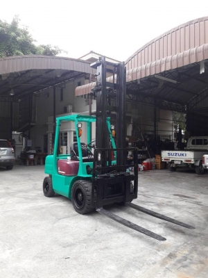 รถโฟล์คลิฟท์ 3 ตัน รถโฟล์คลิฟท์ 3 ตัน