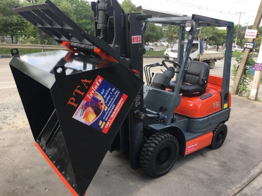 ขายรถตักยางพาราตักทะลายปาล์ม