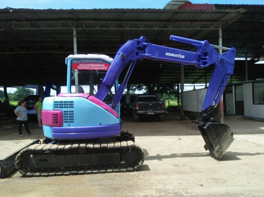 ขายรถขุด ยี่ห้อ KOMATSU รุ่น PC50UU-2    สินค้าเก่านอกจากญี่ปุ่น ปรับสภาพแล้ว ตรวจเช็คของเหลวแล้วรถใช้งานน้อย รถจอดนาน/เครื่องยนต์ 4D84/ปั๊มเฟือง/ แทรคเหล็ก/ใบมีด/หลังคา พร้อมใช้งาน