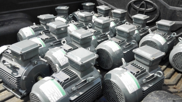 ** เหลือ 4 ตัว ** มอเตอร์ไฟฟ้าของใหม่ 100\% TECO 4 HP 1445 RPM 380V ของใหม่ไม่เคยโดนไฟ มี 16 ตัว