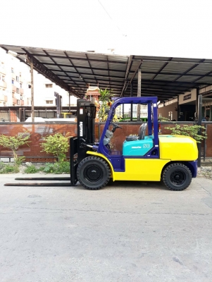 ขายรถยกโฟร์คลิฟท์ยี่ห้อ KOMAT'SU ดีเซล 5 ตัน เสาสูง3เมตร