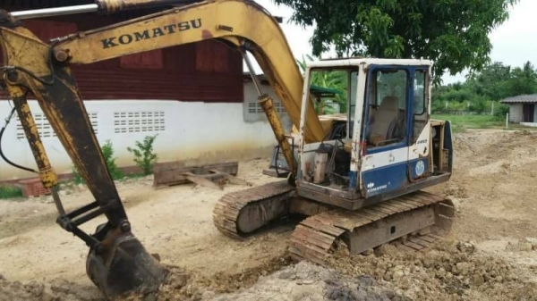 ขาย 315,000 KOMATSU pc 60-6 เครื่องดี ปั้มแรง เอวแน่น ช่วงล่างดี ไฟฟ้าตัด กระจกแตก รถพร้อมใช้ สัญญาซื้อขาย รถอยู่ ชลบุรี 090-772-3710 090-772-3708