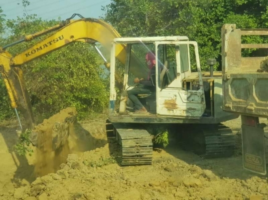 ขาย 315,000 KOMATSU pc 60-6 เครื่องดี ปั้มแรง เอวแน่น ช่วงล่างดี ไฟฟ้าตัด กระจกแตก รถพร้อมใช้ สัญญาซื้อขาย รถอยู่ ชลบุรี 090-772-3710 090-772-3708