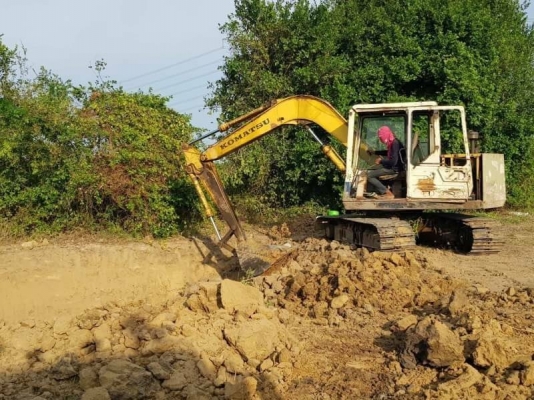 ขาย 315,000 KOMATSU pc 60-6 เครื่องดี ปั้มแรง เอวแน่น ช่วงล่างดี ไฟฟ้าตัด กระจกแตก รถพร้อมใช้ สัญญาซื้อขาย รถอยู่ ชลบุรี 090-772-3710 090-772-3708