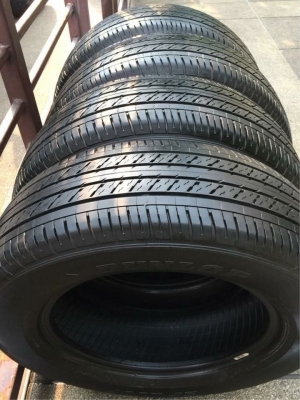 ยาง Dunlop 215 65 16 กลางปี17 ดอกเต็ม ไม่มีปะ ใช้ยาว ราคาไม่แพง