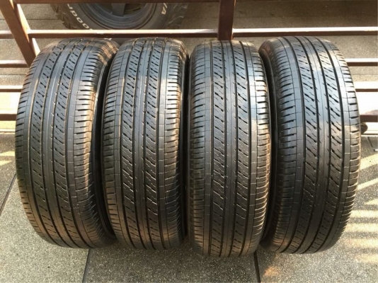 ยาง Dunlop 215 65 16 กลางปี17 ดอกเต็ม ไม่มีปะ ใช้ยาว ราคาไม่แพง