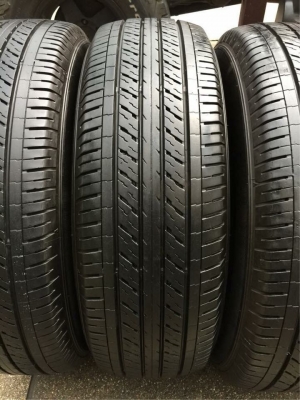 ยาง Dunlop 215 65 16 กลางปี17 ดอกเต็ม ไม่มีปะ ใช้ยาว ราคาไม่แพง