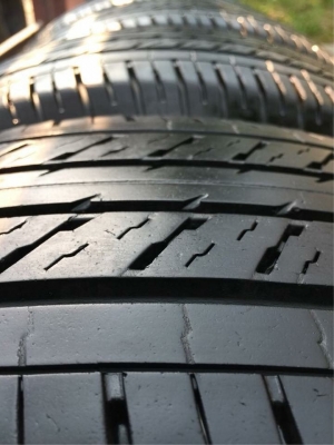 ยาง Dunlop 215 65 16 กลางปี17 ดอกเต็ม ไม่มีปะ ใช้ยาว ราคาไม่แพง