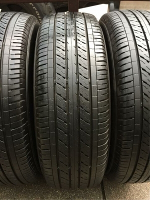 ยาง Dunlop 215 65 16 กลางปี17 ดอกเต็ม ไม่มีปะ ใช้ยาว ราคาไม่แพง