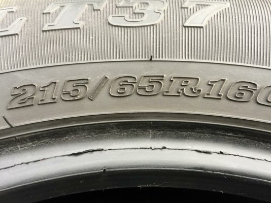 ยาง Dunlop 215 65 16 กลางปี17 ดอกเต็ม ไม่มีปะ ใช้ยาว ราคาไม่แพง
