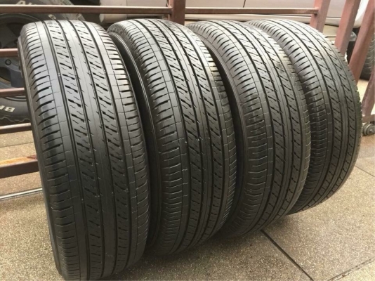 ยาง Dunlop 215 65 16 กลางปี17 ดอกเต็ม ไม่มีปะ ใช้ยาว ราคาไม่แพง